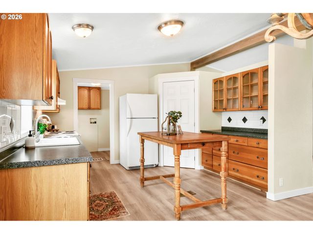650 TERRITORIAL St, Harrisburg, OR 97446