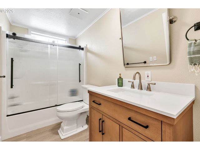 650 TERRITORIAL St, Harrisburg, OR 97446