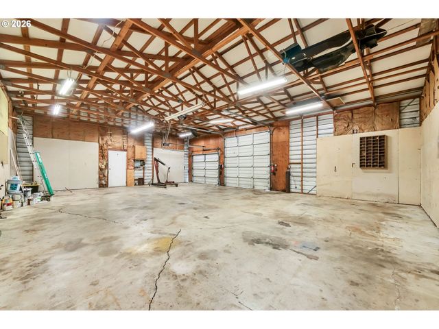 650 TERRITORIAL St, Harrisburg, OR 97446
