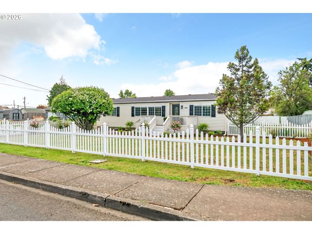 650 TERRITORIAL St, Harrisburg, OR 97446