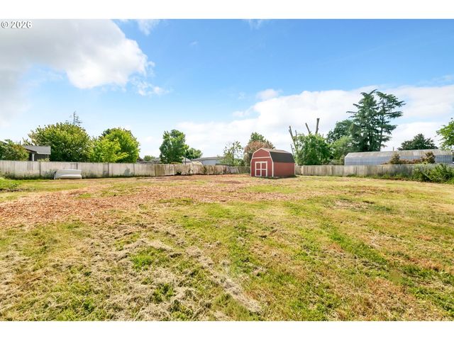 650 TERRITORIAL St, Harrisburg, OR 97446