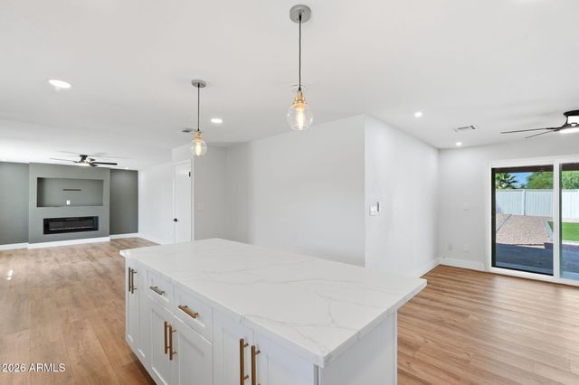 5406 S COLLEGE Avenue, Tempe, AZ 85283