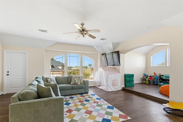 3913 Pebble Brook Drive, League City, TX 77573