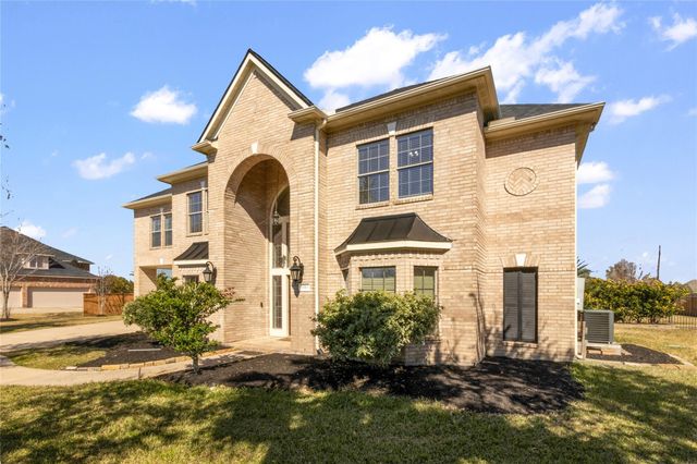 3913 Pebble Brook Drive, League City, TX 77573