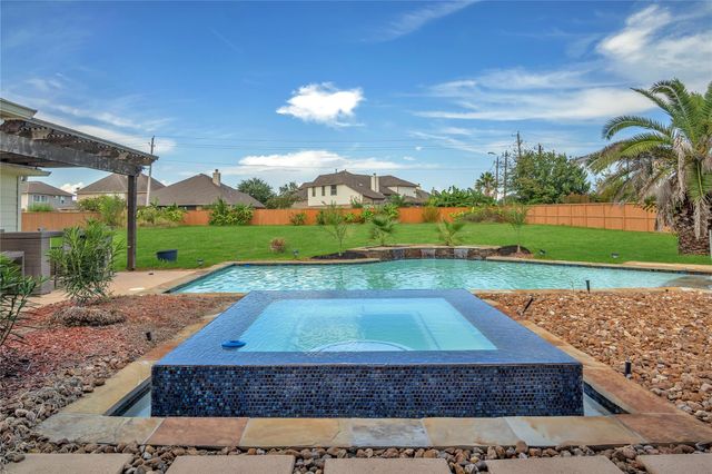 3913 Pebble Brook Drive, League City, TX 77573