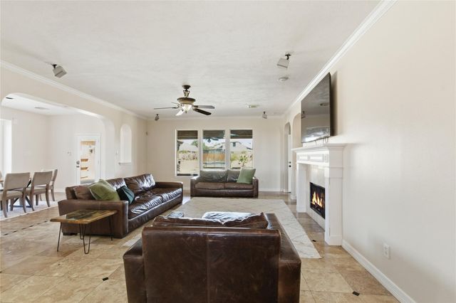 3913 Pebble Brook Drive, League City, TX 77573