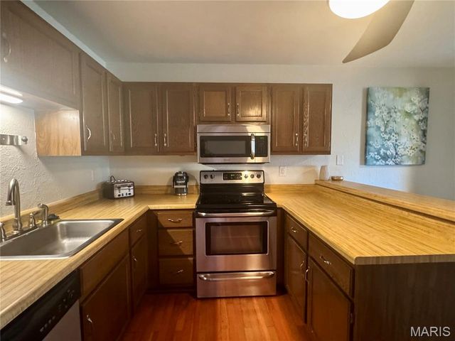 22 Pepperwood Court, Glen Carbon, IL 62034