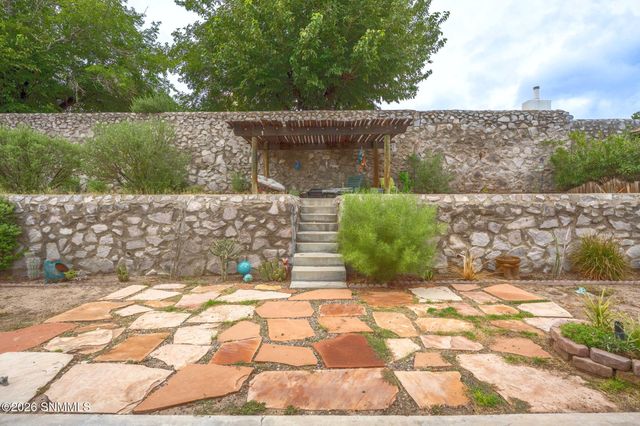 2213 Cimarron Drive, Las Cruces, NM 88011