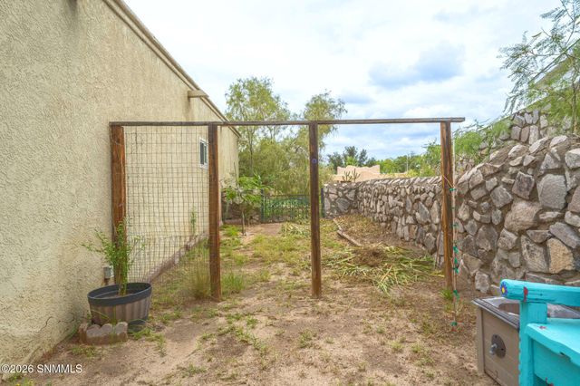2213 Cimarron Drive, Las Cruces, NM 88011