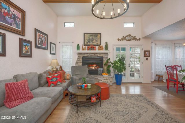 2213 Cimarron Drive, Las Cruces, NM 88011
