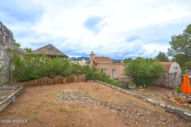 2213 Cimarron Drive, Las Cruces, NM 88011