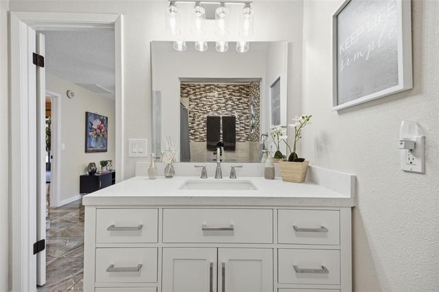 314 E 137TH AVENUE, Tampa, FL 33613