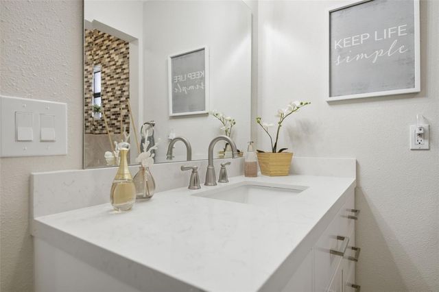 314 E 137TH AVENUE, Tampa, FL 33613