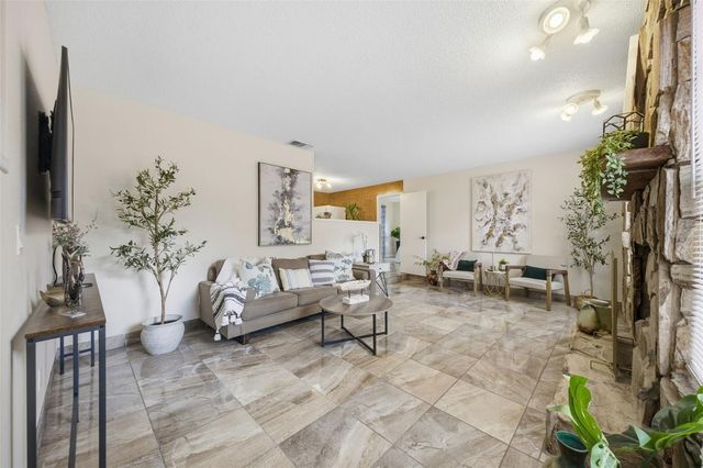 314 E 137TH AVENUE, Tampa, FL 33613