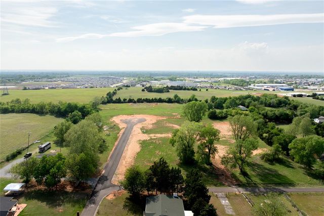 E Lily Lane, Mustang, OK 73064
