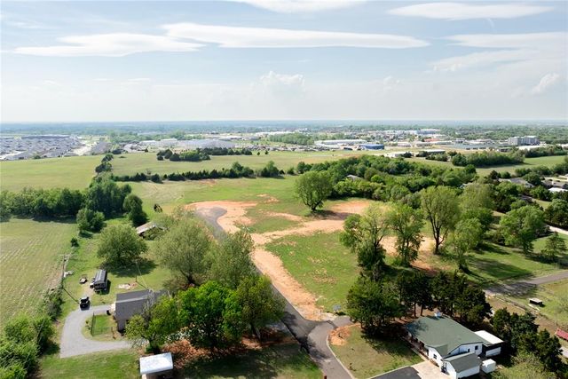 E Lily Lane, Mustang, OK 73064