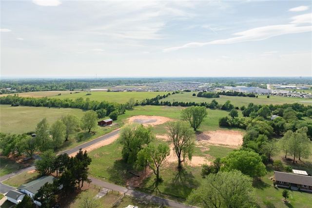 E Lily Lane, Mustang, OK 73064