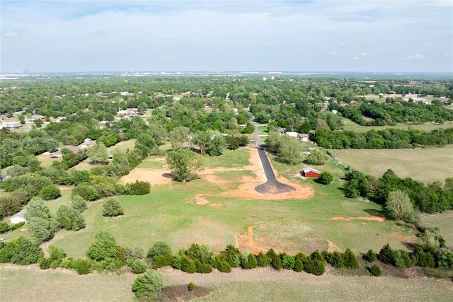 E Lily Lane, Mustang, OK 73064