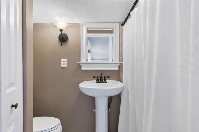 4 Jimmy St, Franklin, MA 02038