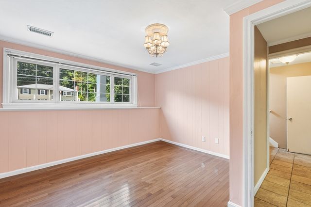 4 Jimmy St, Franklin, MA 02038