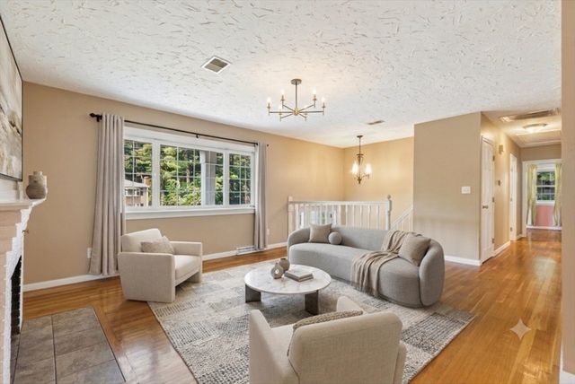 4 Jimmy St, Franklin, MA 02038
