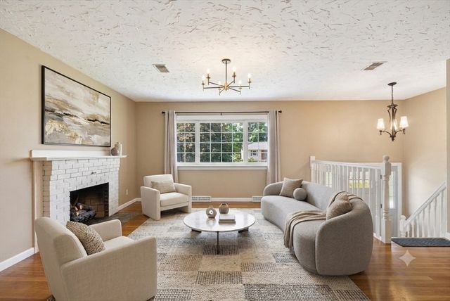 4 Jimmy St, Franklin, MA 02038