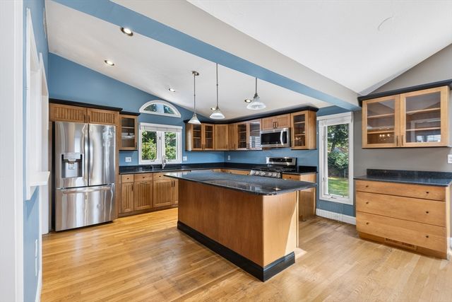 4 Jimmy St, Franklin, MA 02038