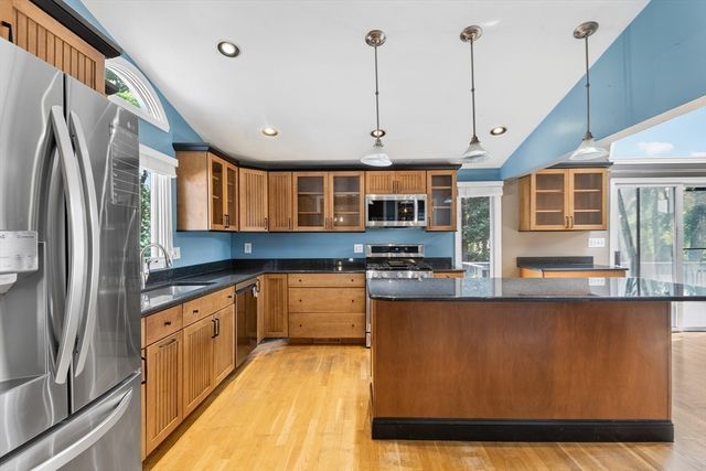 4 Jimmy St, Franklin, MA 02038