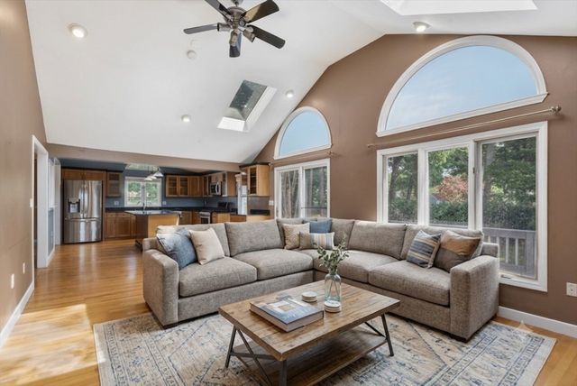 4 Jimmy St, Franklin, MA 02038