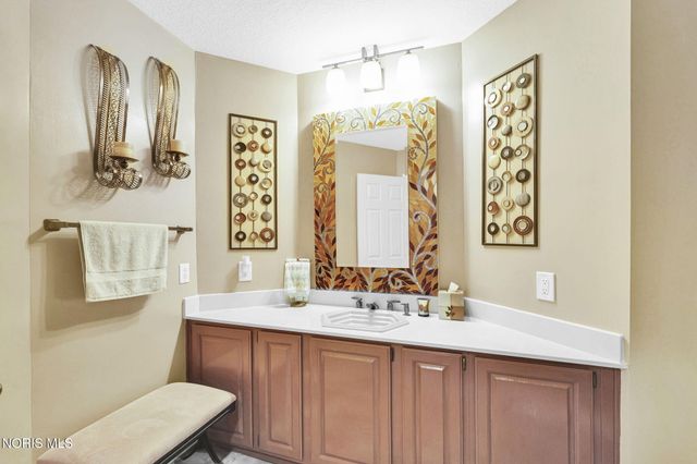 14850 Stonehaven Drive, Perrysburg, OH 43551