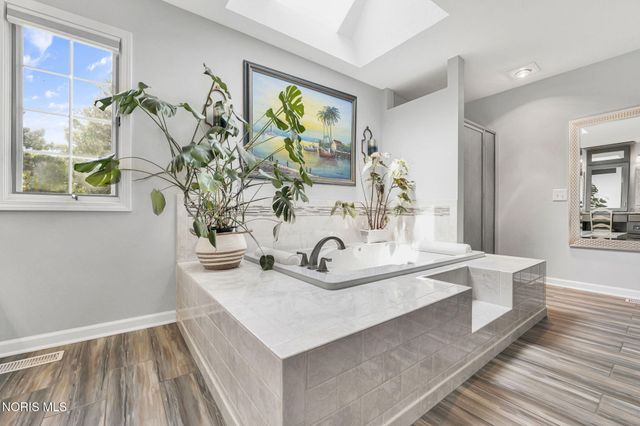 14850 Stonehaven Drive, Perrysburg, OH 43551