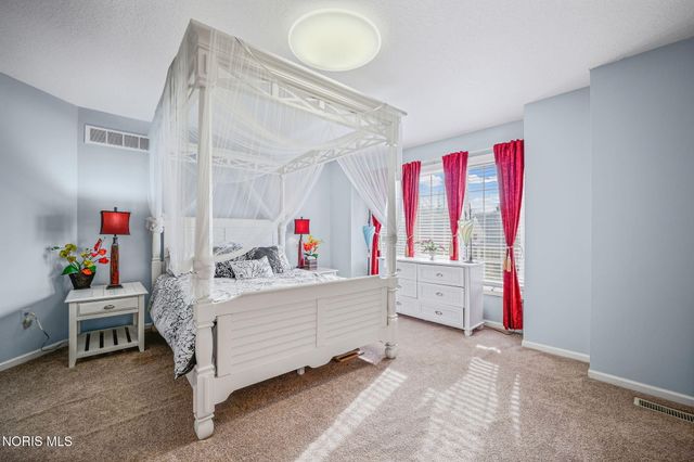 14850 Stonehaven Drive, Perrysburg, OH 43551