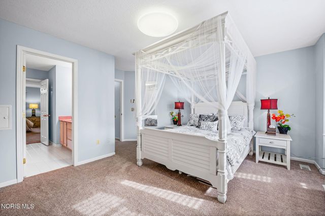 14850 Stonehaven Drive, Perrysburg, OH 43551