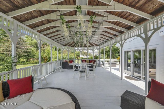 14850 Stonehaven Drive, Perrysburg, OH 43551