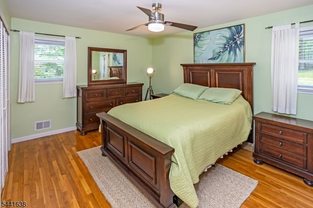 65 Fawnridge Dr, Washington Twp., NJ 07853