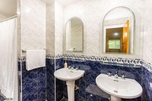 65 Fawnridge Dr, Washington Twp., NJ 07853