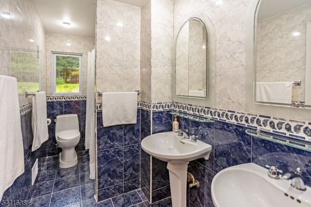 65 Fawnridge Dr, Washington Twp., NJ 07853
