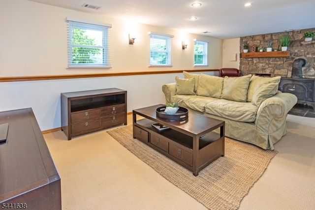 65 Fawnridge Dr, Washington Twp., NJ 07853