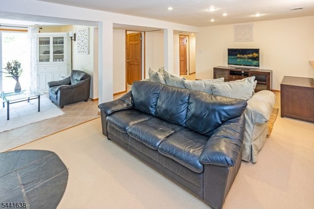 65 Fawnridge Dr, Washington Twp., NJ 07853