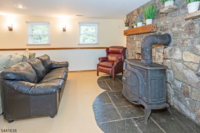 65 Fawnridge Dr, Washington Twp., NJ 07853