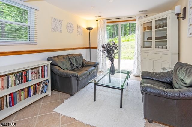 65 Fawnridge Dr, Washington Twp., NJ 07853