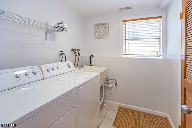 65 Fawnridge Dr, Washington Twp., NJ 07853