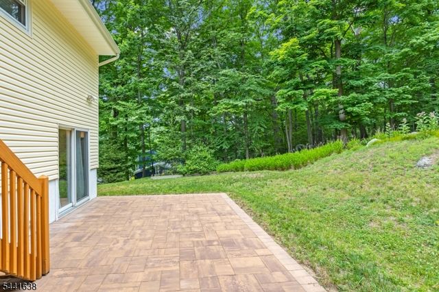 65 Fawnridge Dr, Washington Twp., NJ 07853