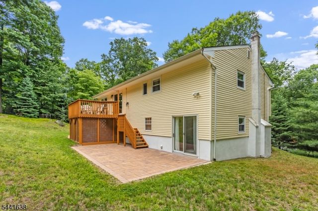 65 Fawnridge Dr, Washington Twp., NJ 07853