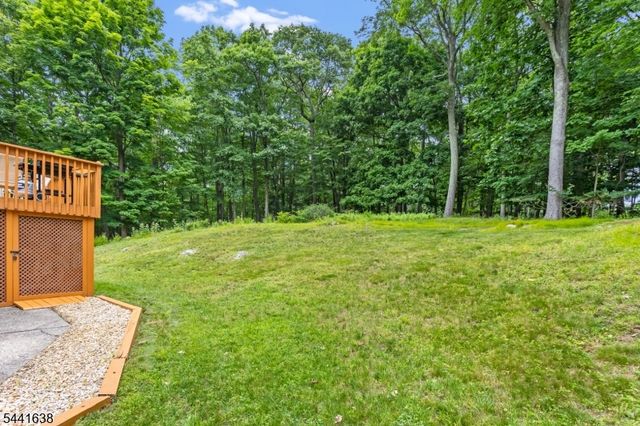 65 Fawnridge Dr, Washington Twp., NJ 07853