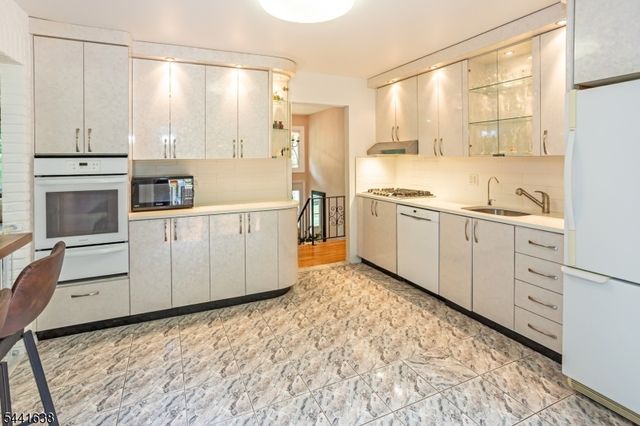 65 Fawnridge Dr, Washington Twp., NJ 07853