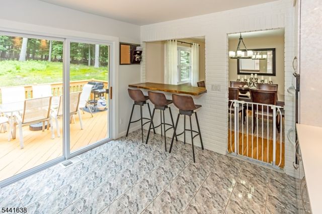 65 Fawnridge Dr, Washington Twp., NJ 07853