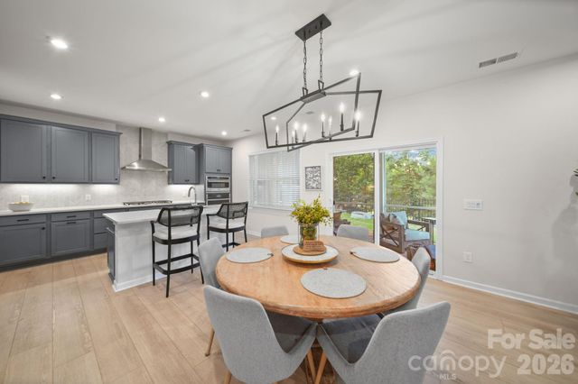 8114 Franklin Trail Street, Charlotte, NC 28227