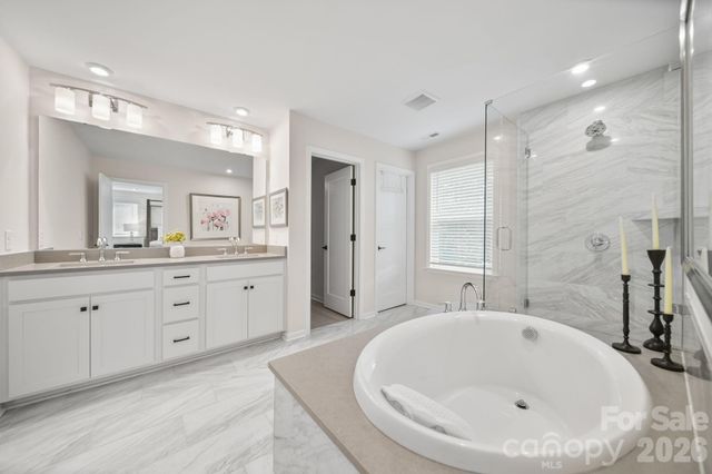 8114 Franklin Trail Street, Charlotte, NC 28227