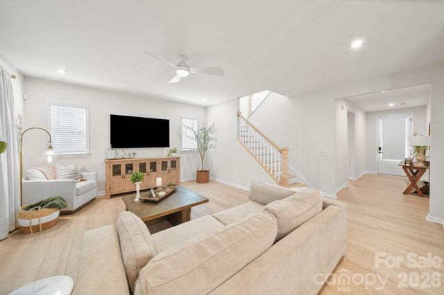 8114 Franklin Trail Street, Charlotte, NC 28227